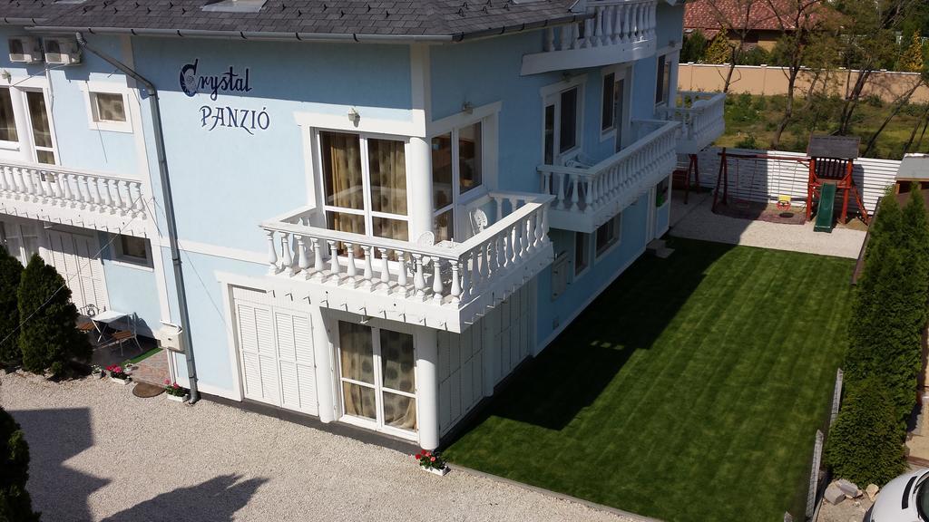 Crystal Es Susanne Panzio Bed & Breakfast Siofok Exterior photo