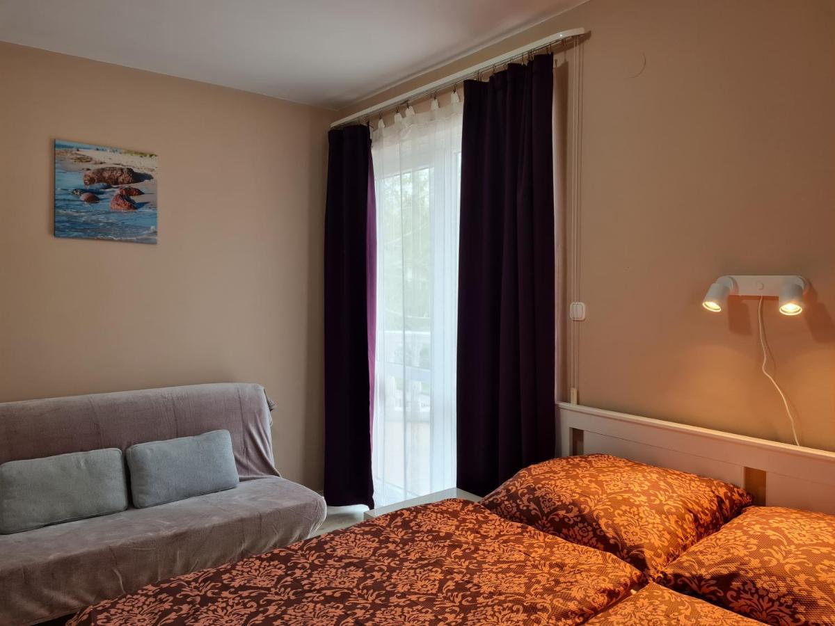 Crystal Es Susanne Panzio Bed & Breakfast Siofok Exterior photo